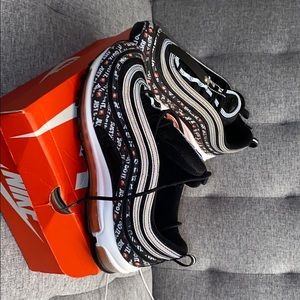 Brand new air max never